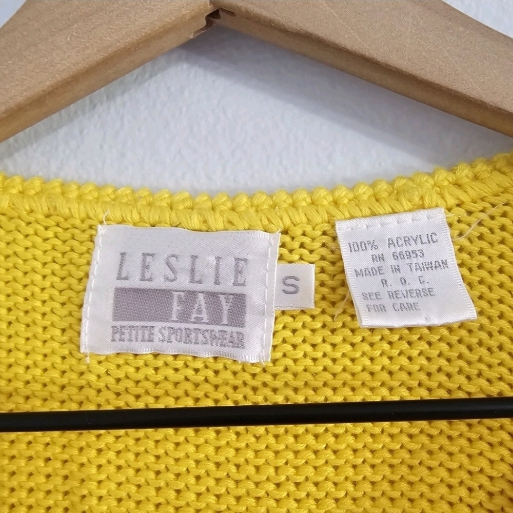 Vintage • Knit Sweater Top With Embroidery - Picture 5 of 7